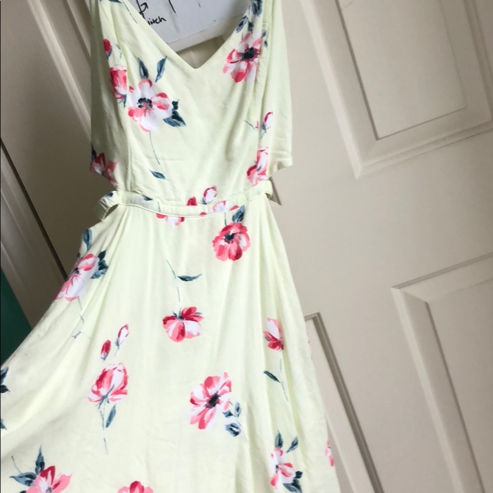 Super cute Hollister light yellow floral dress